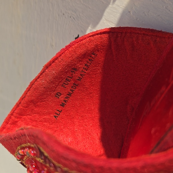 Shoes size 10 red faux suede - Picture 8 of 9